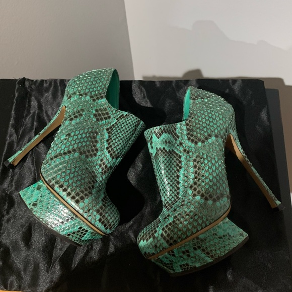 Nicholas Kirkwood Python Ankle Boots - Picture 9 of 10